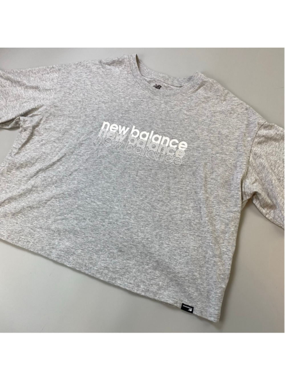 New Balance Tee Shirt Womens Medium Gray Boxy Crop Spell Out Logo Athleisure